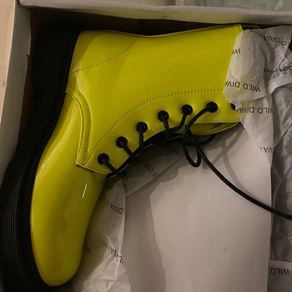 Ankle High Lace Up Rubber Sole Block Heel Booties - Picture 5 of 6